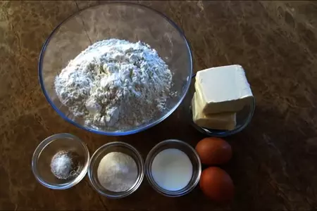 Эта вкуснятина исчезает со стола за минуту / пирожки с яблоками и карамелью: шаг 1