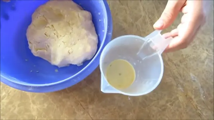 Эта вкуснятина исчезает со стола за минуту / пирожки с яблоками и карамелью: шаг 4
