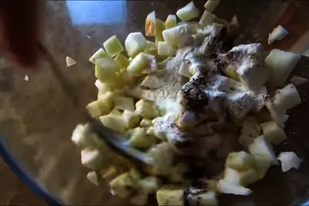 Эта вкуснятина исчезает со стола за минуту / пирожки с яблоками и карамелью: шаг 5