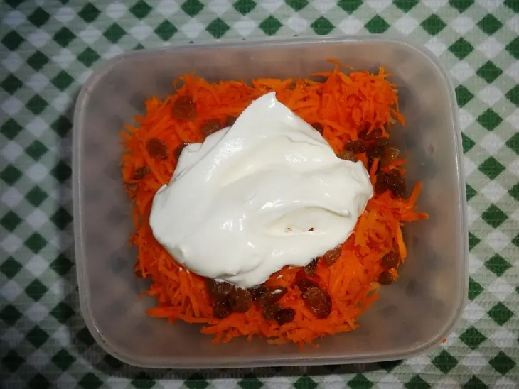 Яблоки, запечённые с морковью и изюмом: шаг 4