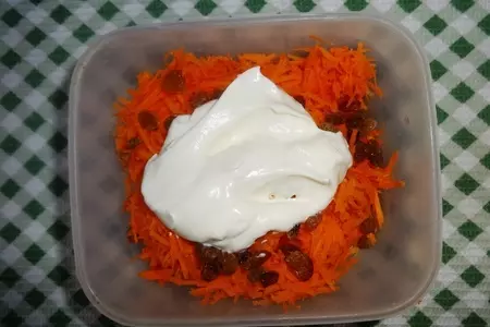 Яблоки, запечённые с морковью и изюмом: шаг 4