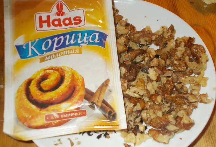 Булочки с корицей и орехами: шаг 1