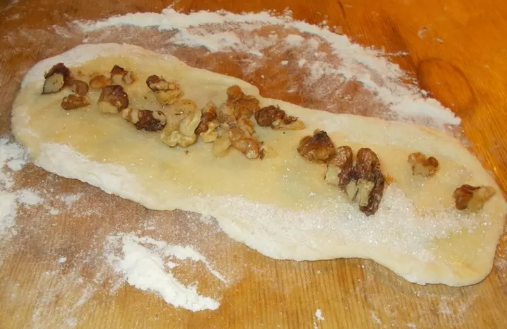 Булочки с корицей и орехами: шаг 2