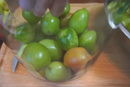 Зеленые помидоры с ранетками: шаг 3