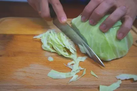 Лимонный салатик из свежей белокочанной капусты: шаг 2