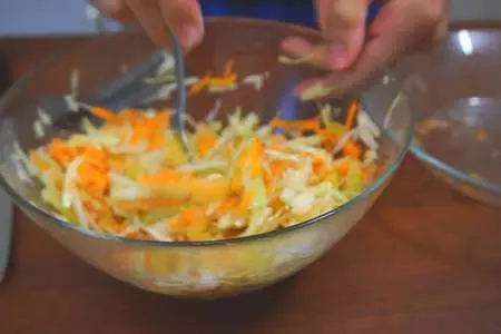 Лимонный салатик из свежей белокочанной капусты: шаг 7