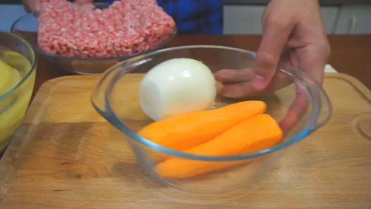 Биточки с картошкой и сыром: шаг 1