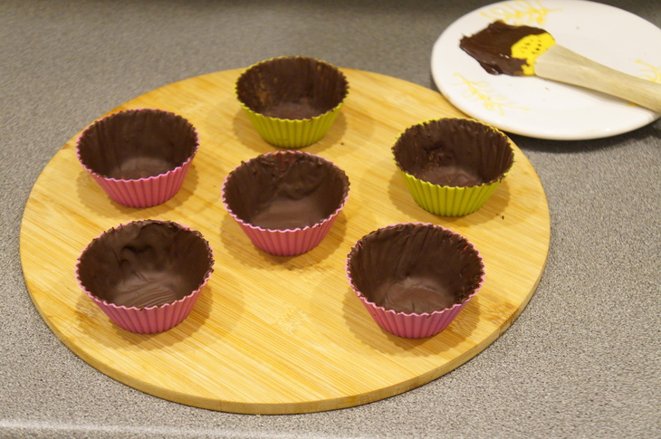 Клубничный десерт в шоколадных корзиночках: шаг 1