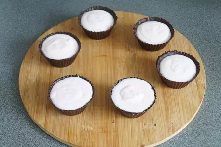 Клубничный десерт в шоколадных корзиночках: шаг 6