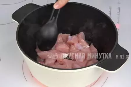 Бесподобный картофель с мясом тушеные в молоке: шаг 1