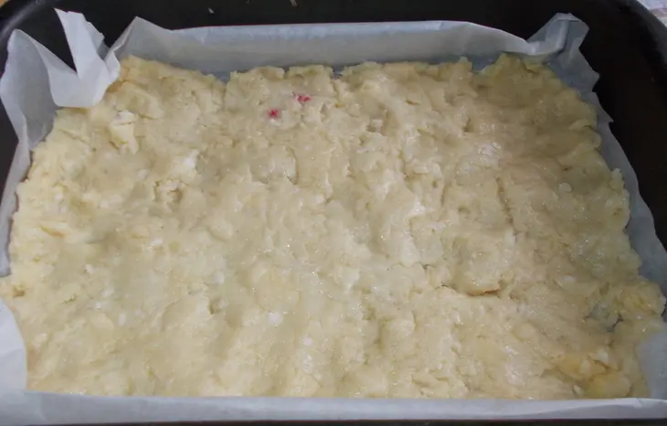 Творожный пирог с яблоками и корицей: шаг 3