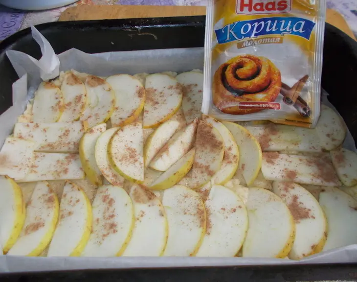 Творожный пирог с яблоками и корицей: шаг 4