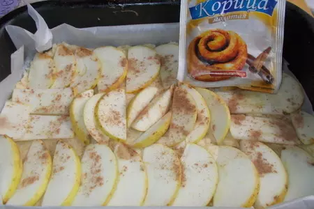 Творожный пирог с яблоками и корицей: шаг 4