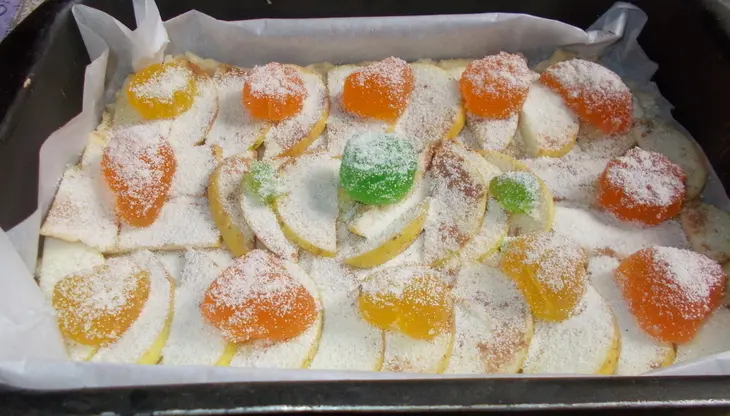 Творожный пирог с яблоками и корицей: шаг 5