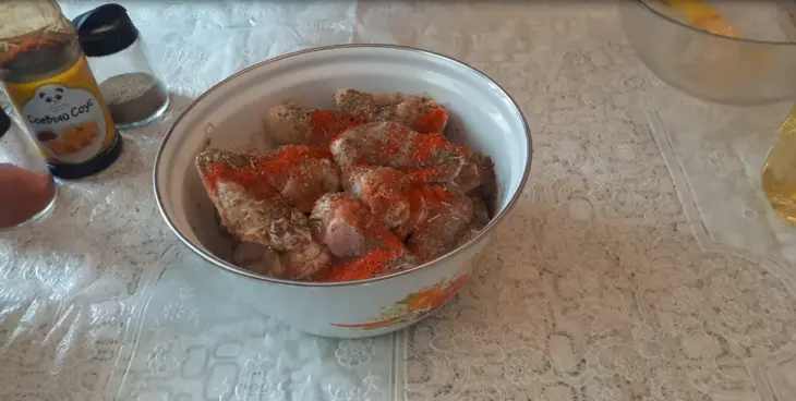 Крылышки с картошкой в духовке: шаг 2