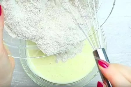 Шарлотка с целыми яблоками (любимый рецепт): шаг 3