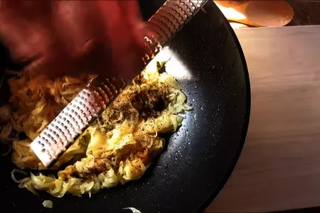 Держите меня семеро, ну очень вкусно! французский луковый пирог с грудинкой!: шаг 4