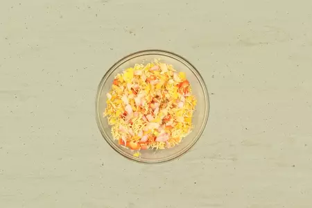 Мини пицца на чипсах: шаг 4