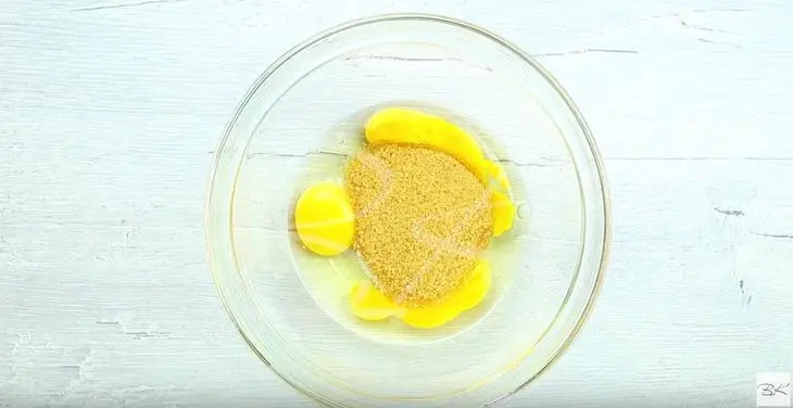 Морковный рулет с кремом из маскарпоне: шаг 2
