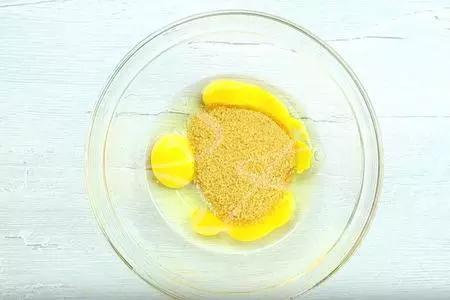 Морковный рулет с кремом из маскарпоне: шаг 2