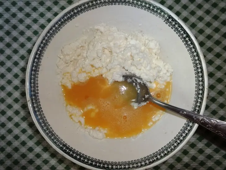 Творожные кексы с яблоками и изюмом: шаг 4