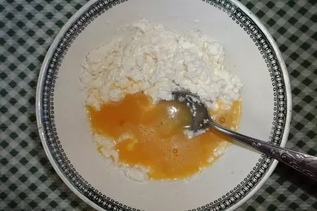 Творожные кексы с яблоками и изюмом: шаг 4