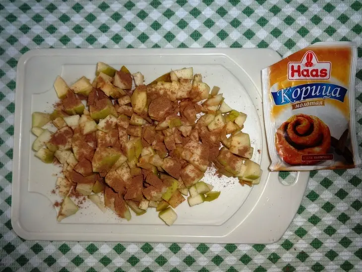 Творожные кексы с яблоками и изюмом: шаг 6