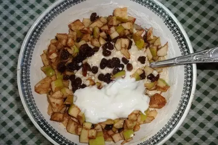 Творожные кексы с яблоками и изюмом: шаг 7