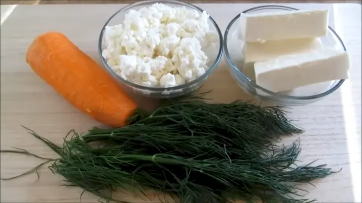 Добавьте в тесто морковь, укроп и результат вас поразит! вкусные пирожки с брынзой: шаг 3