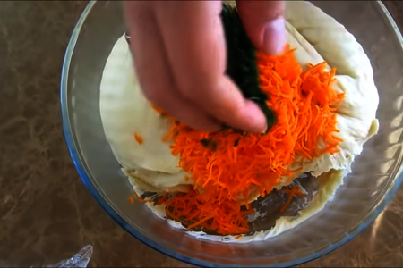 Добавьте в тесто морковь, укроп и результат вас поразит! вкусные пирожки с брынзой: шаг 5
