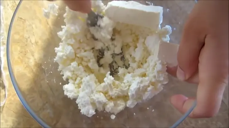 Добавьте в тесто морковь, укроп и результат вас поразит! вкусные пирожки с брынзой: шаг 6