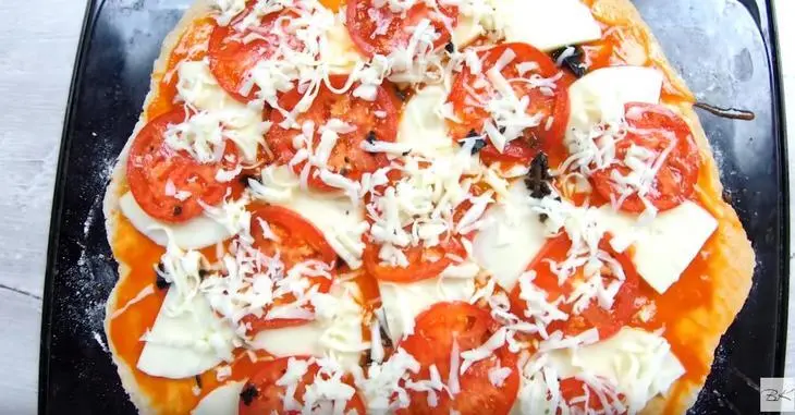 Вкуснейшая пицца маргарита на идеально тонком тесте: шаг 1