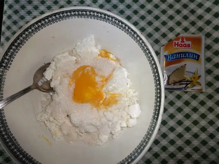 Творожный пирог с яблоками под меренгой: шаг 2