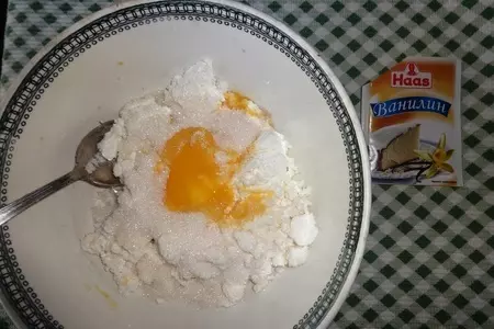 Творожный пирог с яблоками под меренгой: шаг 2