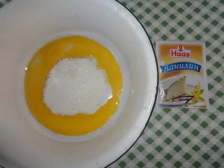 Творожный пирог с яблоками под меренгой: шаг 3