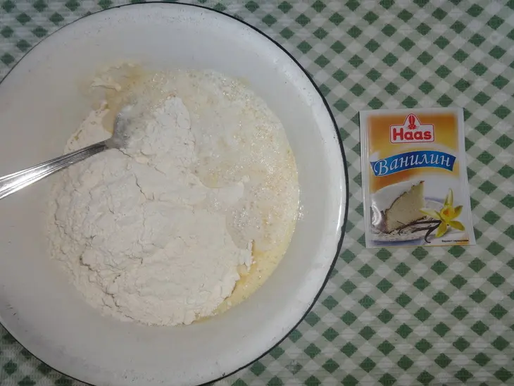 Творожный пирог с яблоками под меренгой: шаг 4