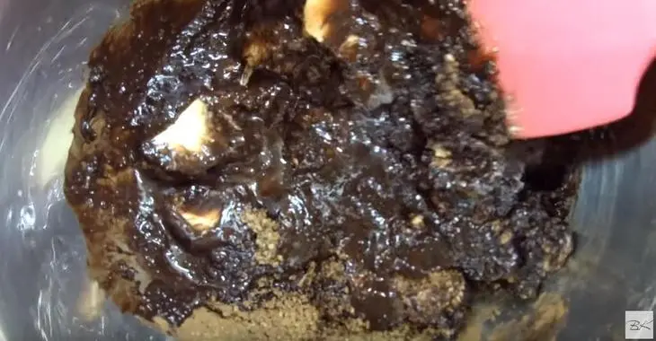 Шоколадный пирог с брусникой и сливочной заливкой: шаг 1