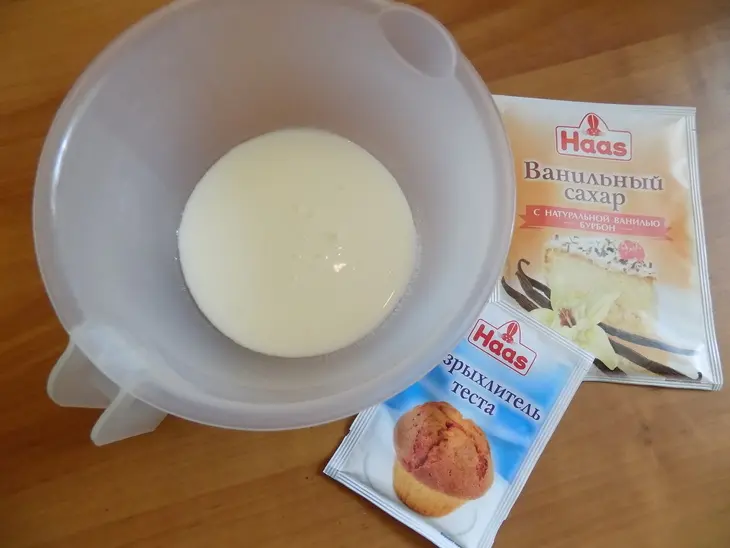 Десертные оладьи с цельными дольками яблок: шаг 1