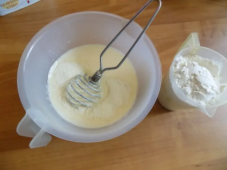 Десертные оладьи с цельными дольками яблок: шаг 2