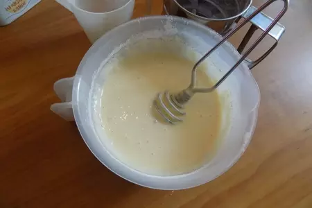 Десертные оладьи с цельными дольками яблок: шаг 3