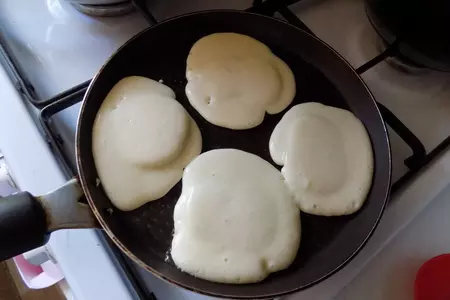 Десертные оладьи с цельными дольками яблок: шаг 6