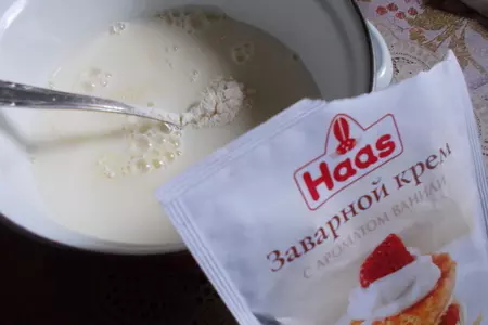 Торт с шоколадно -ванильным кремом: шаг 5