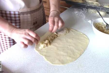 Нежные, ароматные и очень вкусные булочки с яблоками!: шаг 7