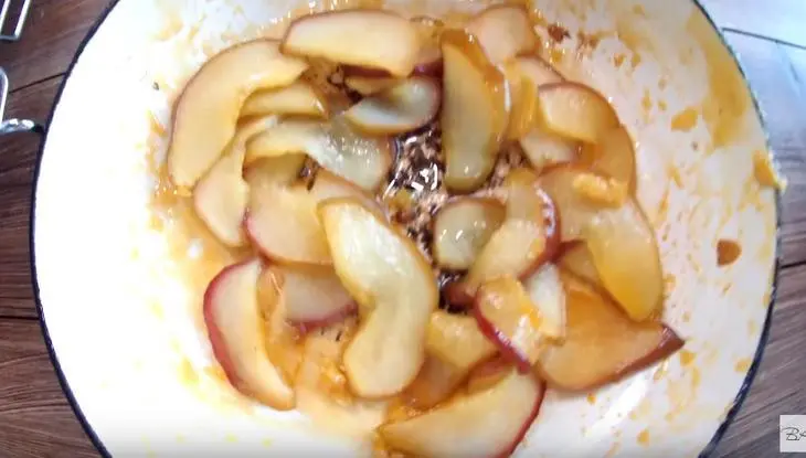 Черёмуховик со сливками и грушей: шаг 3