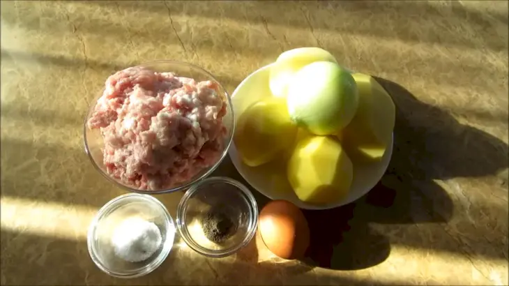 Картофельно-мясные котлеты в духовке: шаг 1