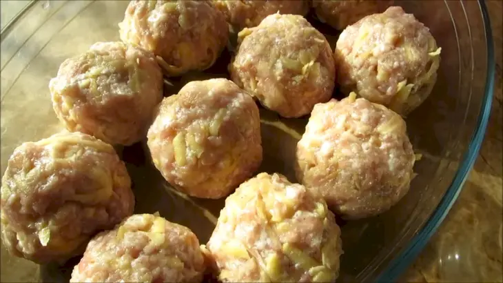 Картофельно-мясные котлеты в духовке: шаг 2
