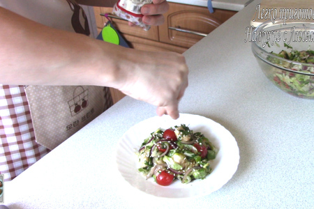 Салат с курицей и овощами! легко приготовить!: шаг 7