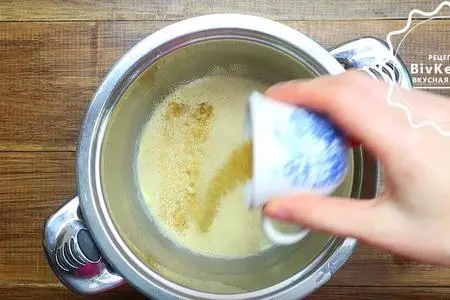 Тыквенные булочки с начинкой и семечками: шаг 2