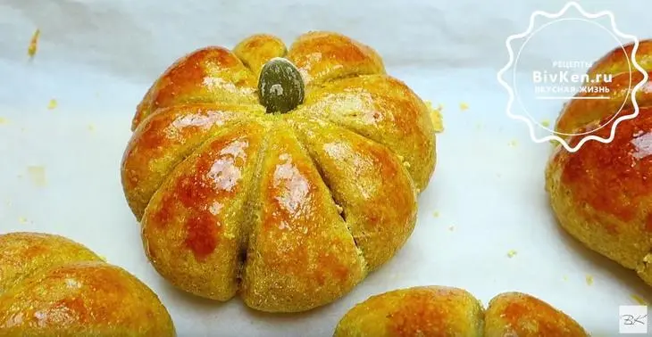 Тыквенные булочки с начинкой и семечками: шаг 7