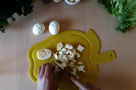Крабовый салат с огурцами и пекинской капустой: шаг 4